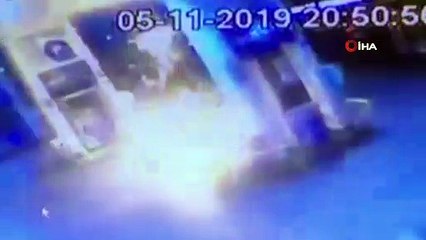 Yakıt alırken otomobil alev aldı, o anlar kameraya böyle yansıdı