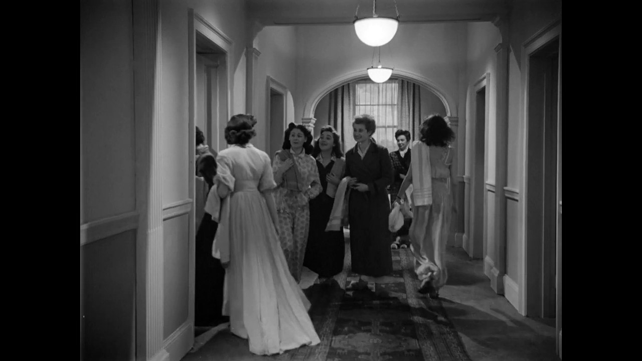 Shop Spoiled movie (1954) - The Crowded Day - video dailymotion