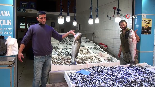 Balıkçıların ağına 10 kiloluk levrek takıldı