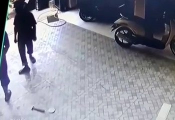 Yer yarıldı zemin üzerine düştü