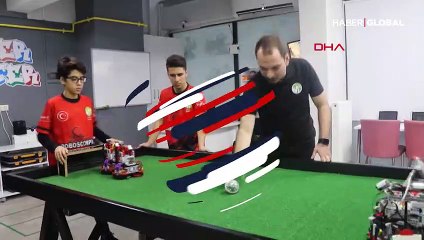 Türkiye'yi dünyada temsil edecek 'Robot Futbol Takımı'
