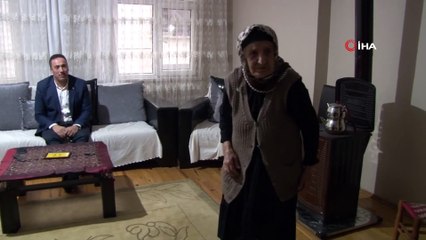 107 Yaşındaki Emine Nine'nin Süt Dişi Çıktı