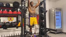 Dwight Howard, en su mejor forma: así se machaca el pívot... ¡justo después del partido!