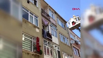 Fatih'te yangın paniği, mahsur kalanlar itfaiye ekiplerince kurtarıldı