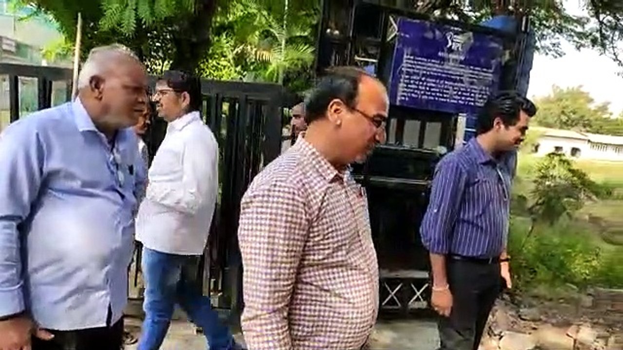 भारत और बांग्लादेश मैच के लिए तोड़ी दीवार