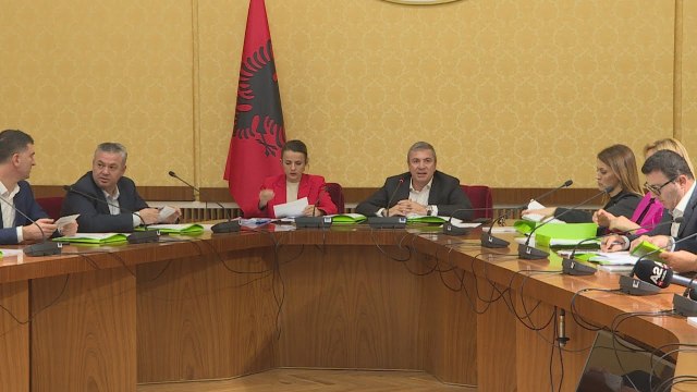 Ora News zbardh draftin e ekspertëve për reformën zgjedhore: Të riformatohet KQZ-ja