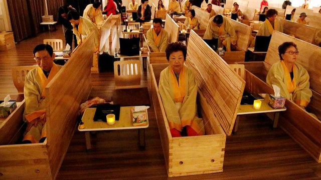 'Canlı cenaze': Hayatın kıymetini anlamak için ölümü tecrübe ediyorlar