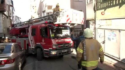 - Fatih'te korkutan yangın- Binada mahsur kalan 1'i çocuk 18 kişi kurtarıldı- Dumandan etkilenen...