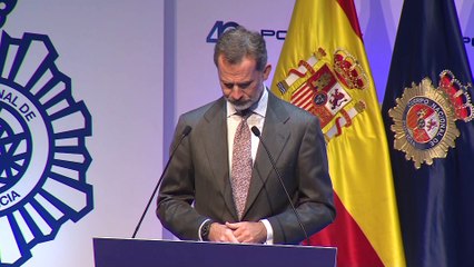 El Rey destaca el papel de las mujeres de la Policía Nacional