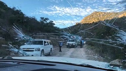 Mexique: des proches sur le lieu de l'attaque de mormons