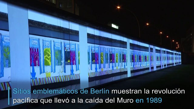 La caída del muro de 1989 se proyecta en las paredes de Berlín