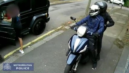 Londra polisi, Mesut Özil'e saldırının yeni görüntülerini yayınladı