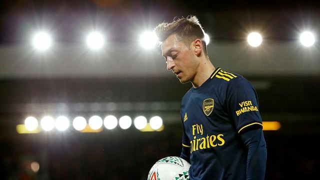 Хотел украсть часы : раскрыто дело об ограблении Месута Озила