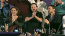 Iglesias junto a Colau en un mitin de Podemos en Barcelona