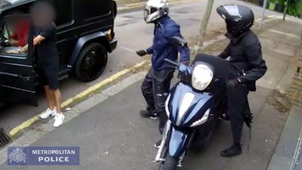 Police release footage of attempted robbery of Ozil and Kolasinac