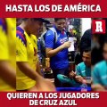 Americanistas le piden autógrafos a jugadores de Cruz Azul
