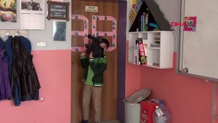 Van kartondan kamera ile hayalini gerçekleştirdi