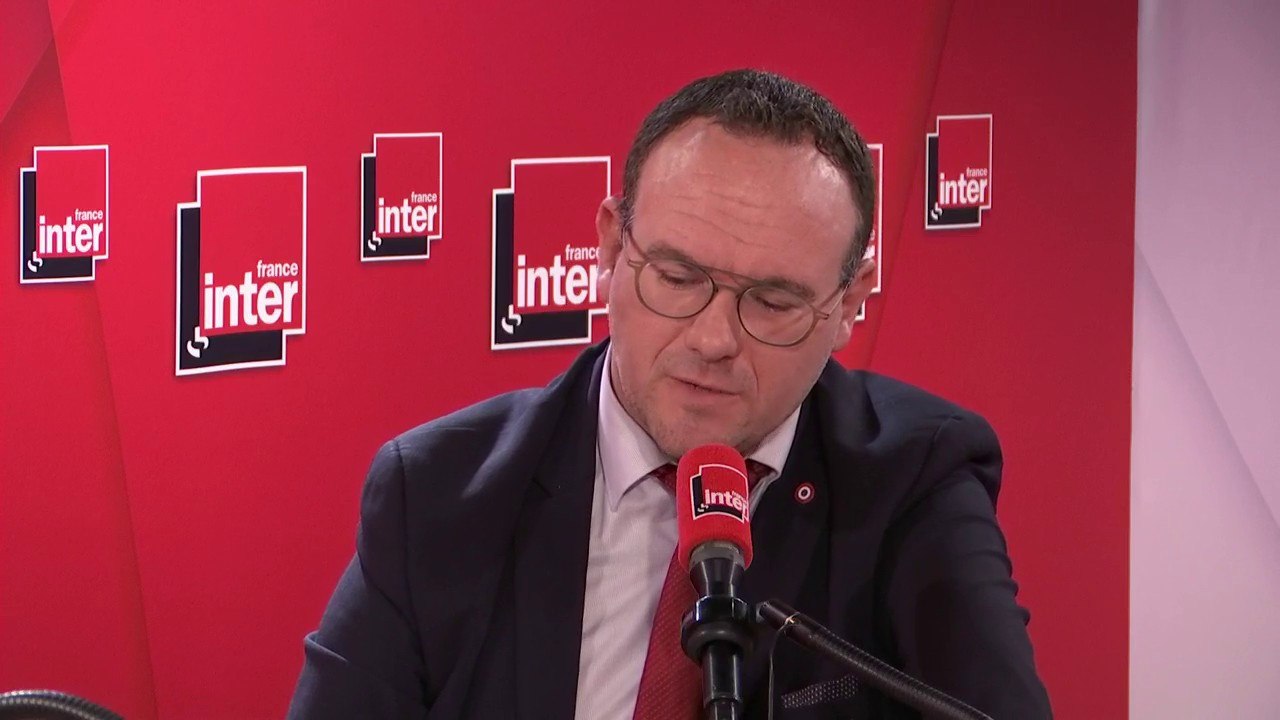 Damien Abad (LR) estime que le plan #immigration du gouvernement "tire à côté". "On est en train d'ouvrir les vannes sur l'immigration étudiante, économique, on ne traite pas de l'immigration clandestine ni du regroupement familial"