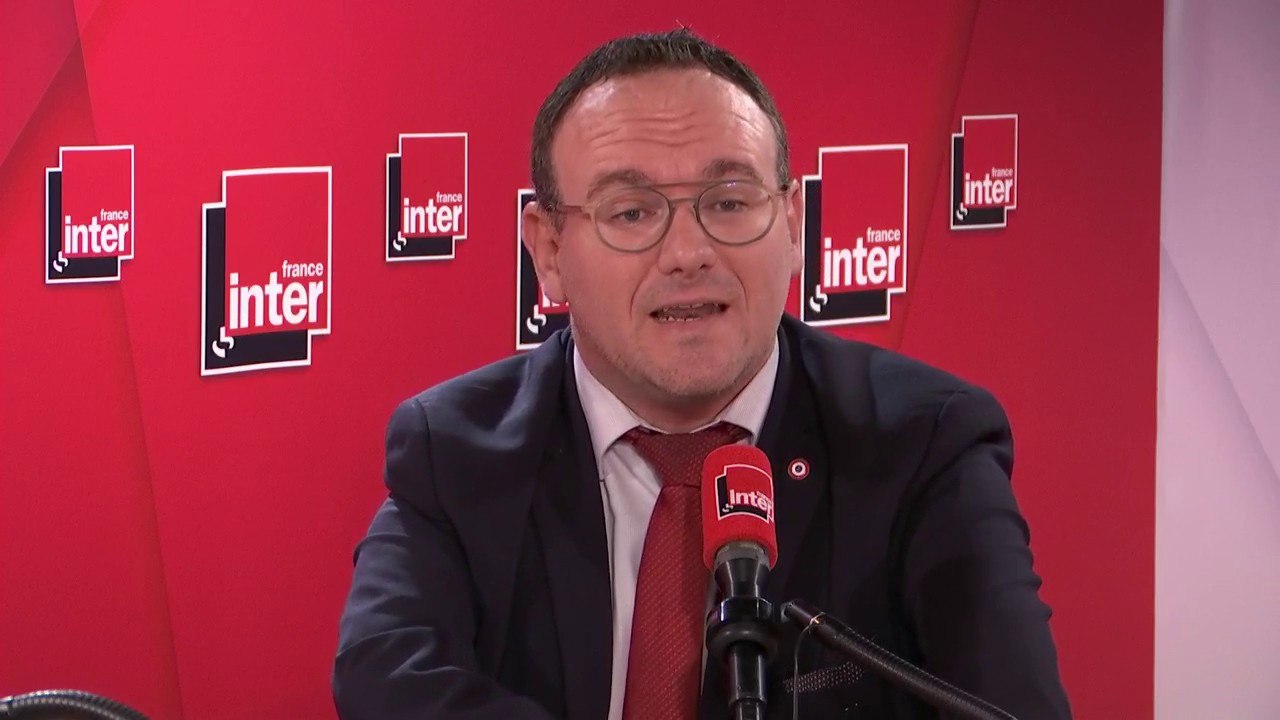 Damien Abad (LR) sur l'immigration : "Nous, ce que nous voulons, ce sont des plafonds limitatifs inscrits dans la Constitution et que l'on débatte chaque année au parlement. Alors que le quota, c'est un objectif"
