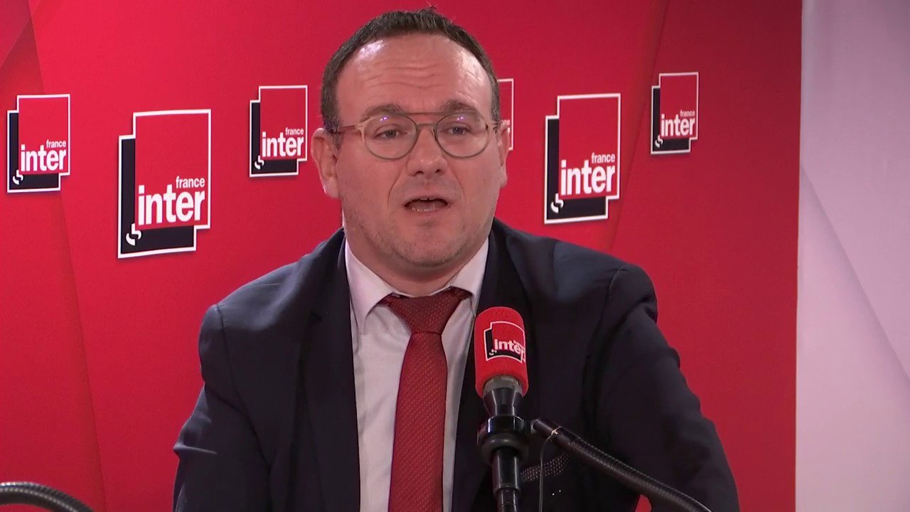 Damien Abad (LR) se dit contre la privatisation d'ADP mais n'a pas signé la pétition. "Je souhaite qu'on ait ce débat entre nous (...), qu'on dise quelle est précisément la position de la droite sur ces sujets"