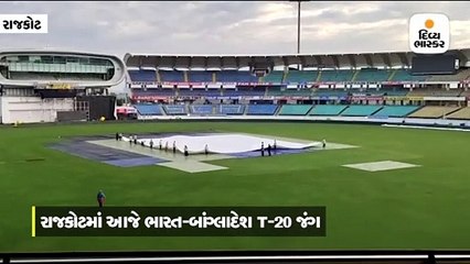 વરસાદથી રાજકોટ ગ્રાઉન્ડમાં પાણી ભરાતા રોલર ફેરવવાની કામગીરી