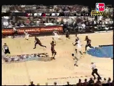 Rodney Carney Dunk in the face of Dwyane Wade
