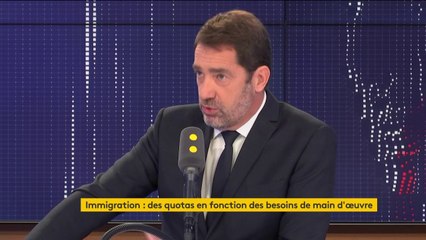 Quotas : "Il ne s'agit pas d'en faire une arme anti-immigrés", mais "d'avoir une politique maîtrisée" sur la migration économique, défend Christophe Castaner
