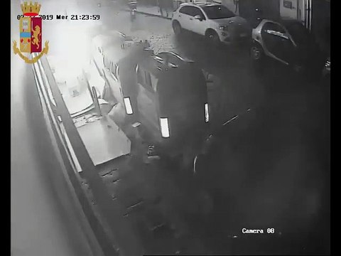 Napoli - Individuato piromane cassonetti spazzatura (07.11.19)