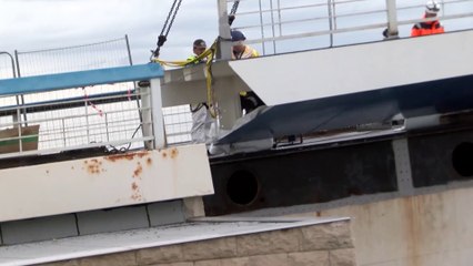 Martigues : le pont levant remplace ses trottoirs