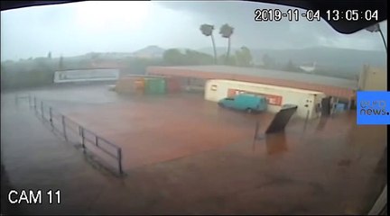 [Vídeo] Un violento tornado captado por las cámaras de seguridad de una fábrica en Grecia