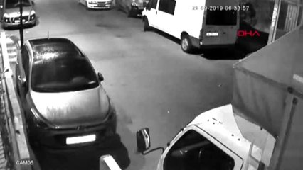Tem'de polisten kaçan hırsızlar kamerada
