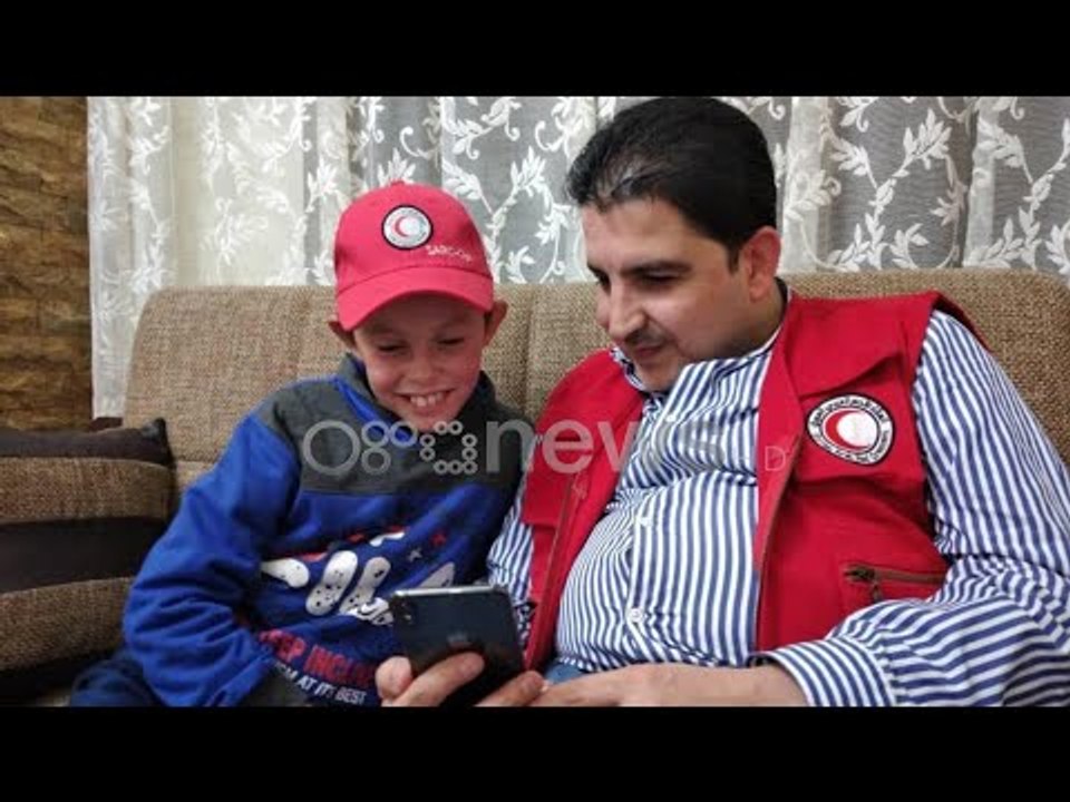 LIVE./ 11-vjeçari lirohet nga kampi i Sirisë, flet babai i Alvin Berishës