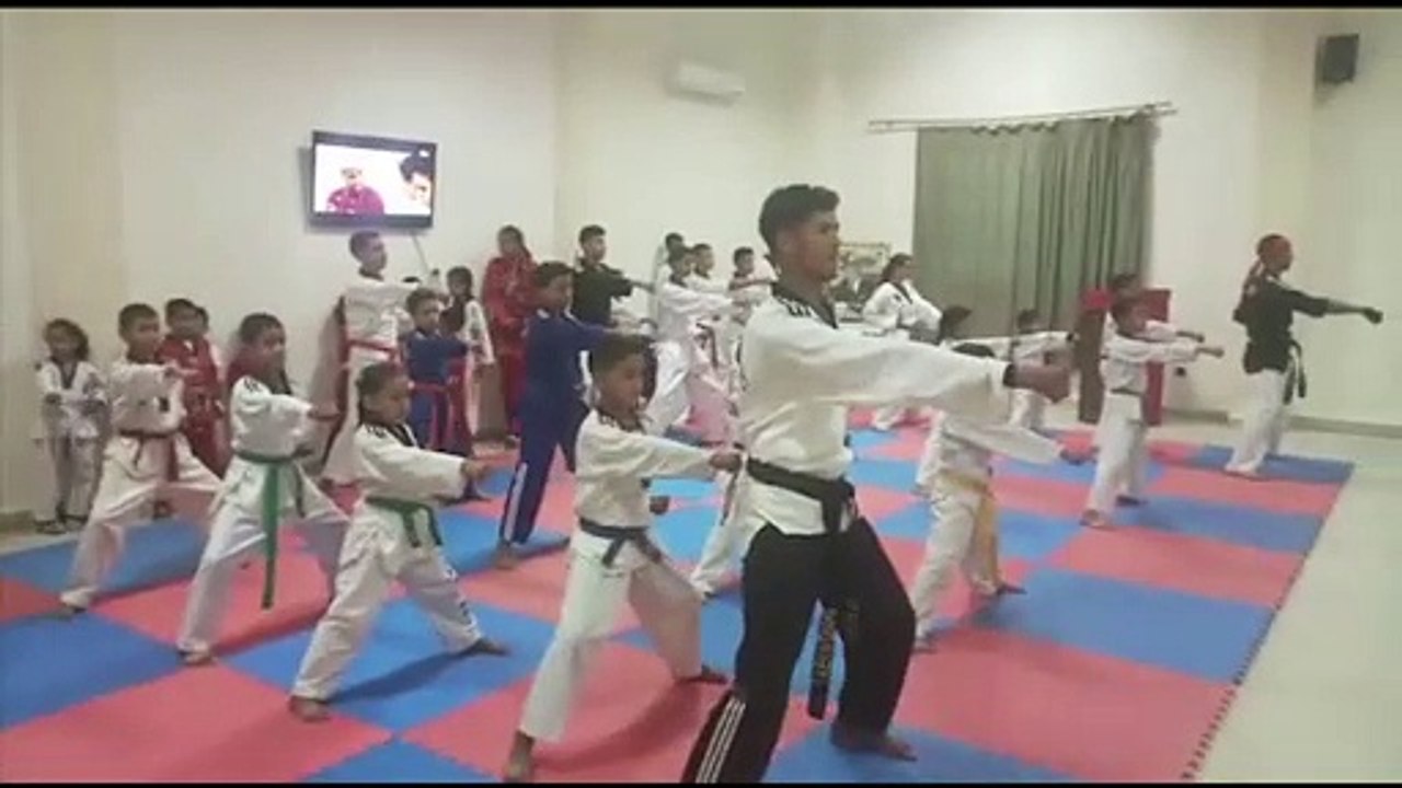 جمعية أبطال سعادة للتايكووندو في عرض خاص بمناسبة المسيرة الخضراء