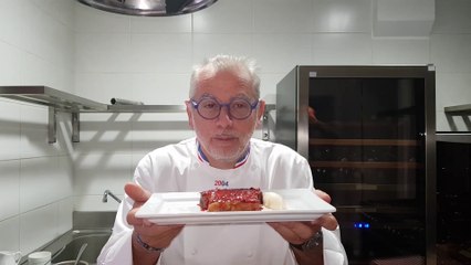 Joseph Viola  présente le pain brioché perdu à la praline de Saint-Genix