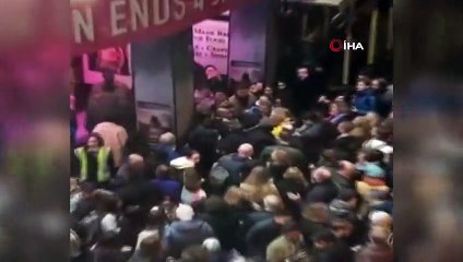 - Londra’da tiyatro binasının çatısı çöktü