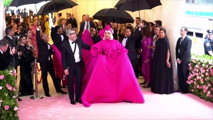 Bradley Cooper et Lady Gaga en couple ? La chanteuse répond