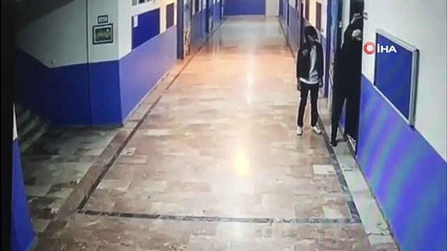 - Bahçelievler’de okuldan dizüstü bilgisayar çalan hırsızlar kamerada