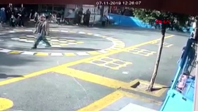 Avcılar'da okul bahçesinde servis aracının çarptığı çocuk hayatını kaybetti