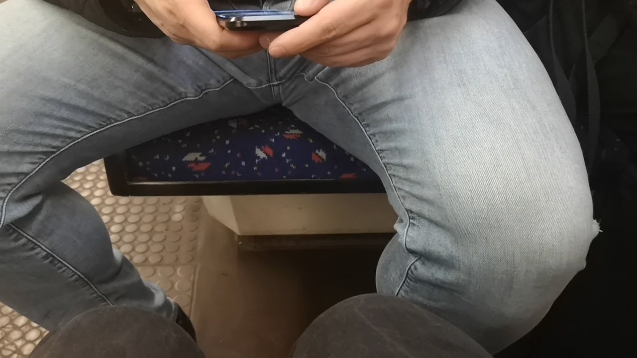 Fahrgastumfrage: Gibt es das Phänomen Manspreading überhaupt?