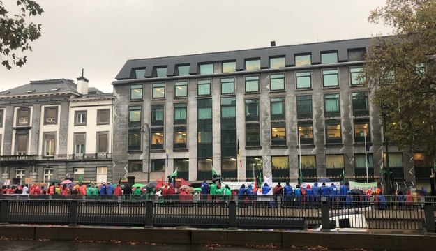 Action en front commun syndical devant le cabinet du Ministre-Président bruxellois dans le cadre de la grève des travailleurs des 19 Communes