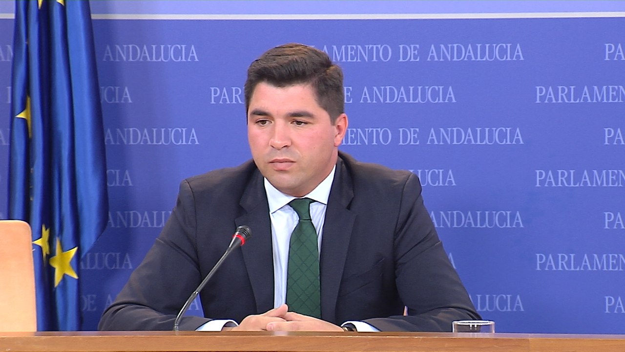 Moreno acusa a Chaves de "falta de respeto" al Parlamento