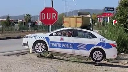 "Yok artık" dedirten hırsızlık! Maket polis aracını soydular
