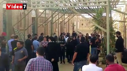 انهيار خطيبة هيثم احمد زكي أثناء دفنه بمقابر أكتوبر