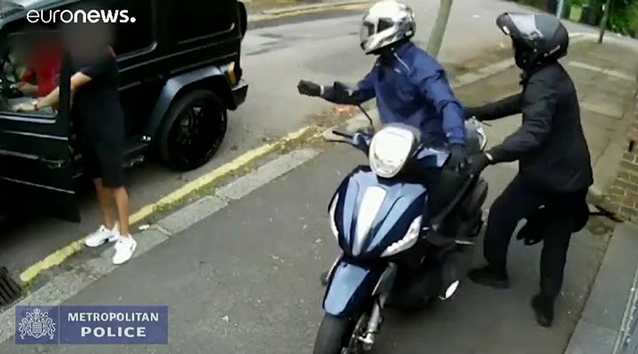 Video: Überwachungskamera filmt Messerangriff auf Özil und Kolasinac