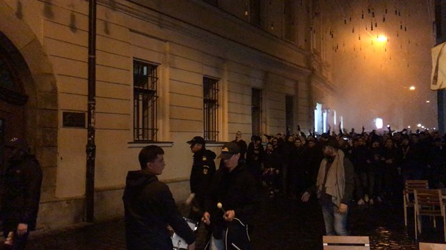 Le cortège de supporters est parti vers le stade