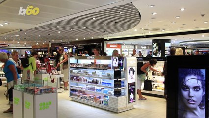 You Can Get Early Boarding on This Airline's Flights with a Starbucks Red Cup