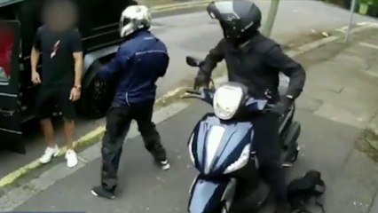 Footage of the attempted robbery of Mesut Özil and Sead Kolašinac.  Kolašinac doesn't even flinch