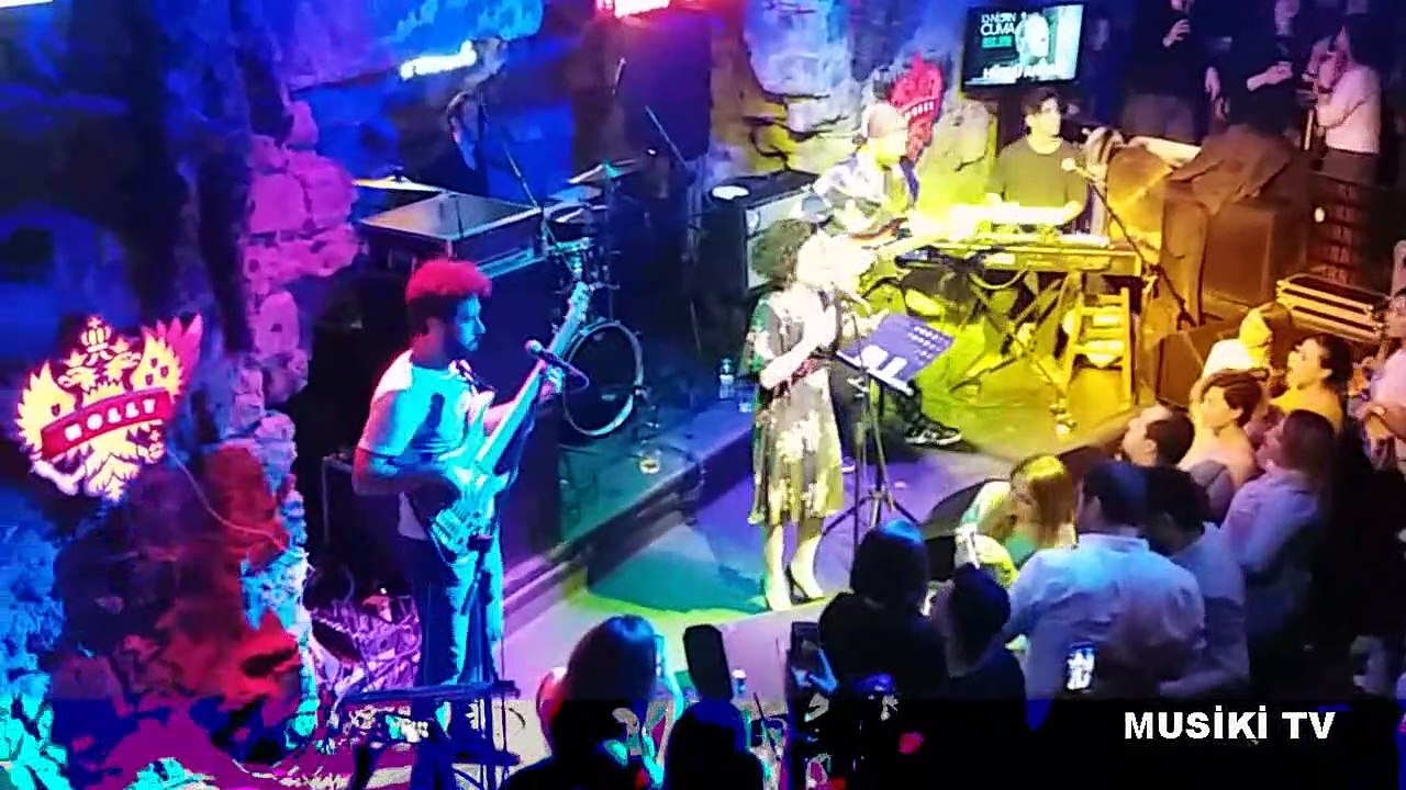 MELEK MOSSO - Arzular Arsız (Yıldız Tilbe cover) (Canlı/Konser) @Jolly Joker - HD