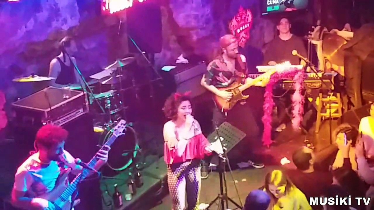 MELEK MOSSO - Dilek Taşı (Ferdi Özbeğen cover) (Canlı/Konser) @Jolly Joker - HD