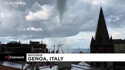 شاهد: عامودُ ماءٍ يصلُ البحر بالسحاب قبالة شواطئ ليغوريا الإيطالية